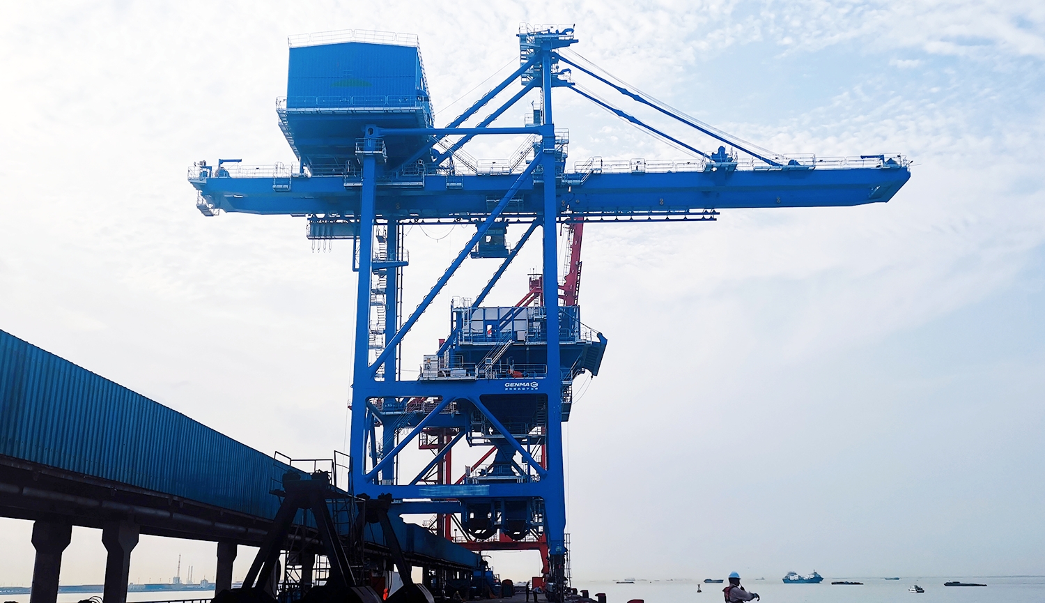 GENMA品牌获得国内煤电企业两台桥式抓斗卸船机订单(图1)
