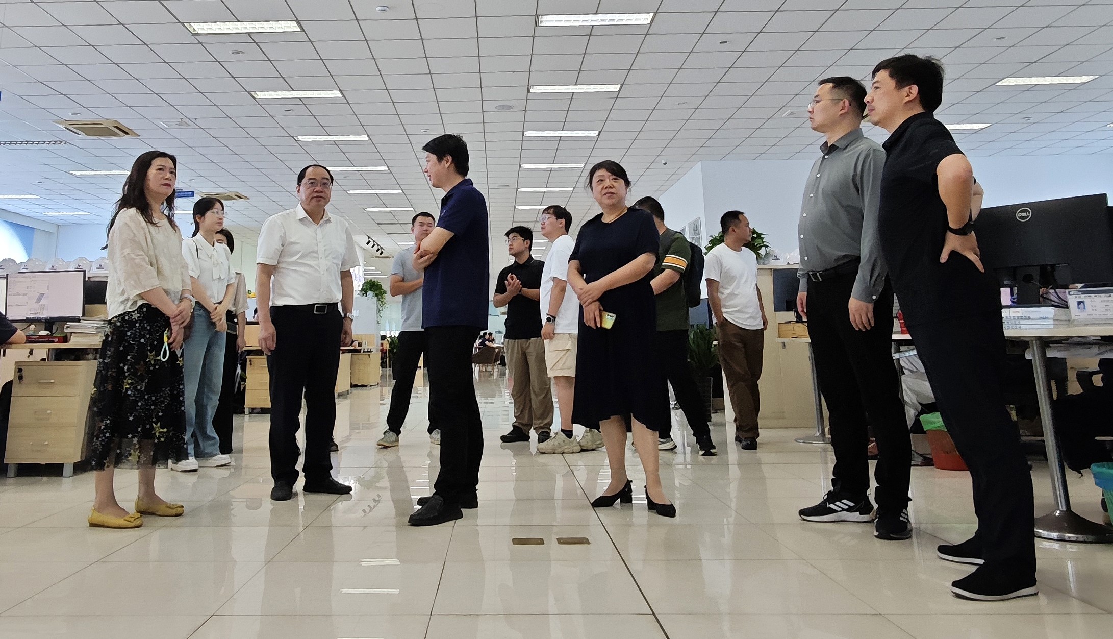 东南大学海研院领导专家莅临GENMA技术研发中心考察调研(图2)