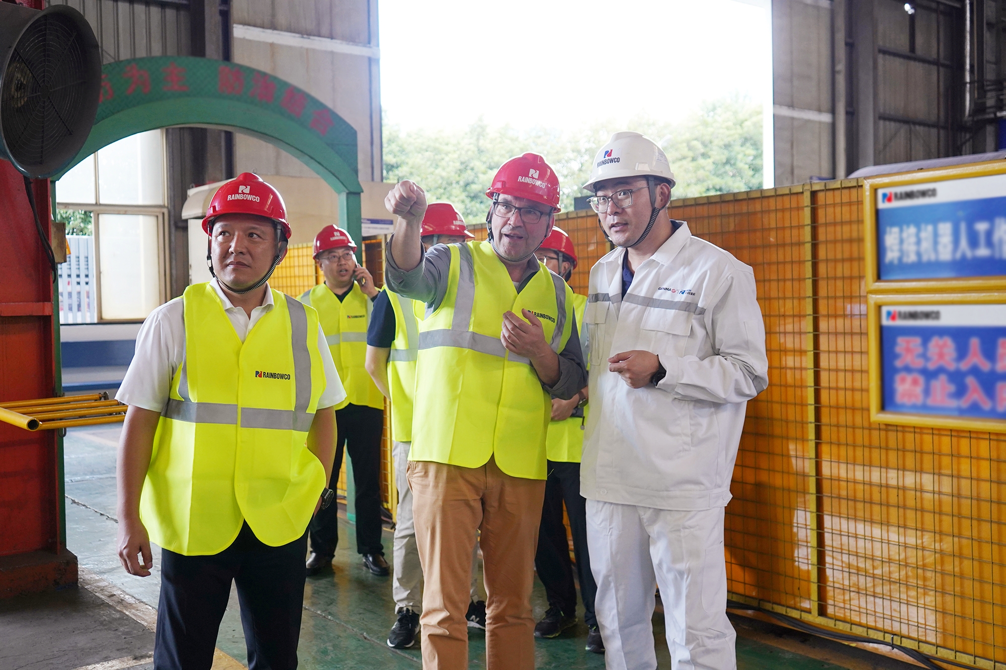 SIEMENS中国有限公司到访GENMA威廉希尔重机制造基地(图2)