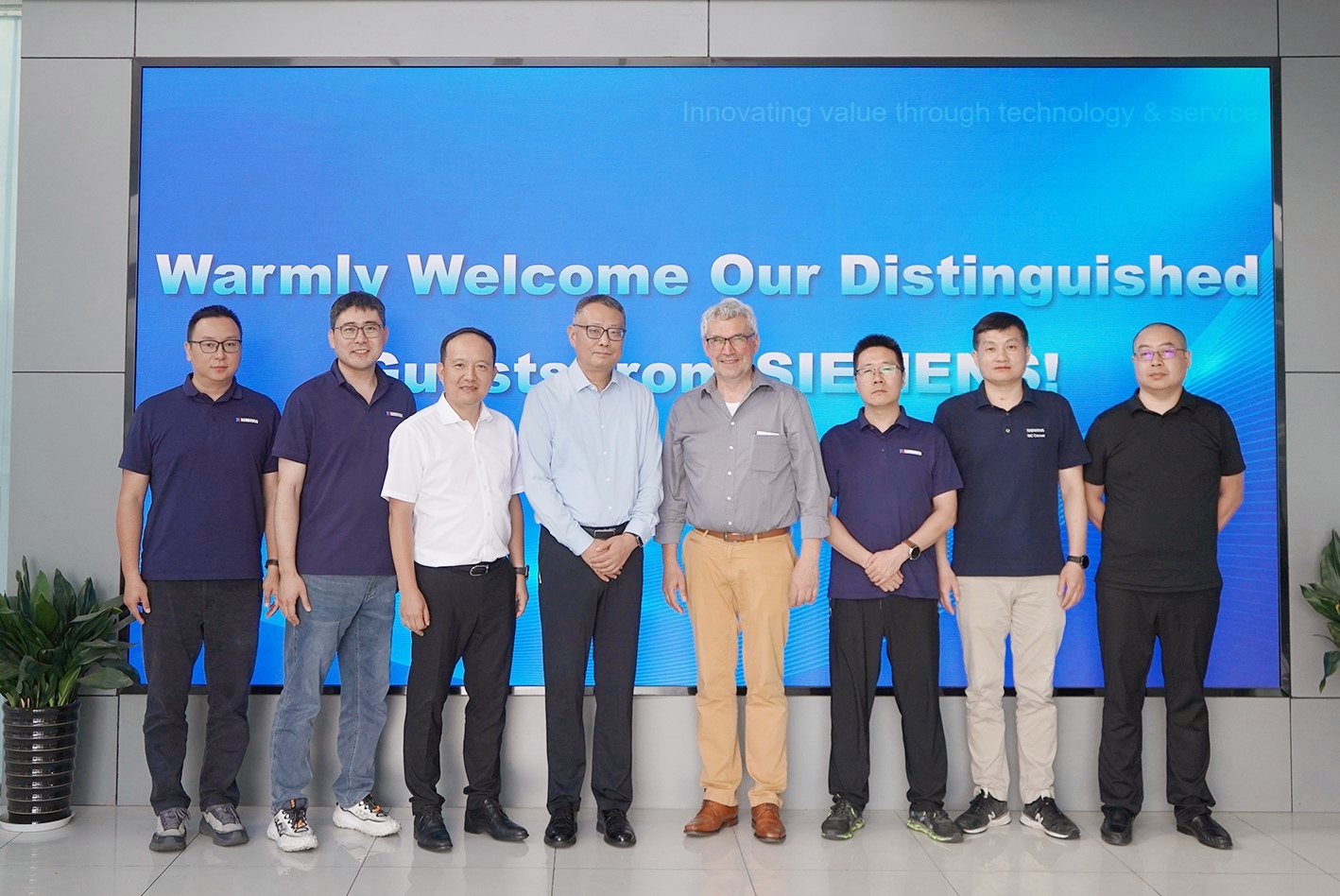 SIEMENS中国有限公司到访GENMA威廉希尔重机制造基地(图3)