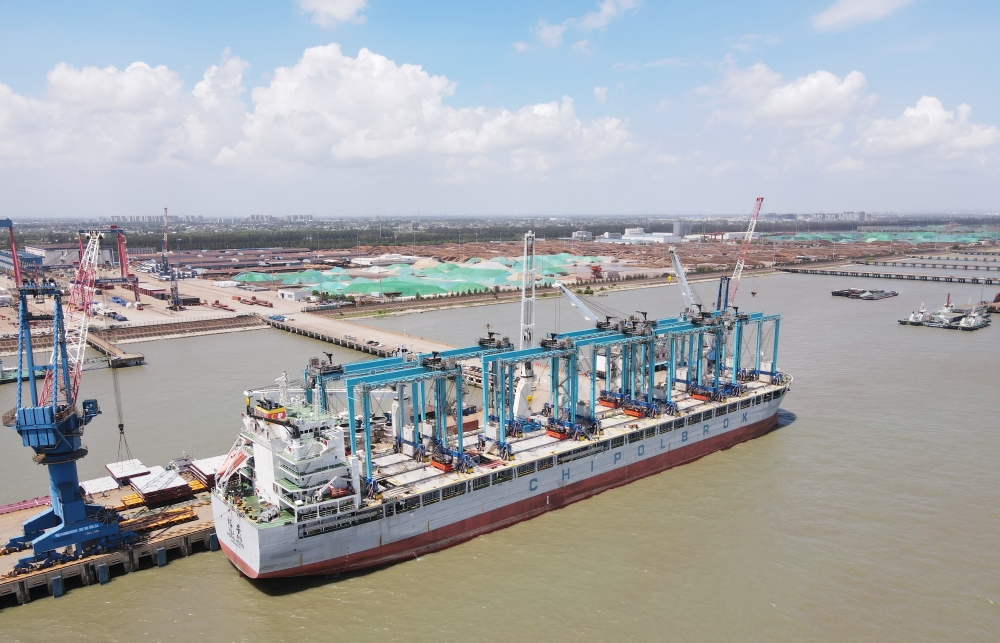 助力东非绿色港口发展！GENMA 10台45吨锂电RTG成功发运(图1)