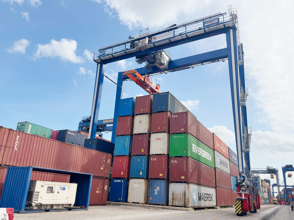 近日，GENMA品牌成功签约海外客户2台2,000吨/小时桥式抓斗卸船机订单。(图1)