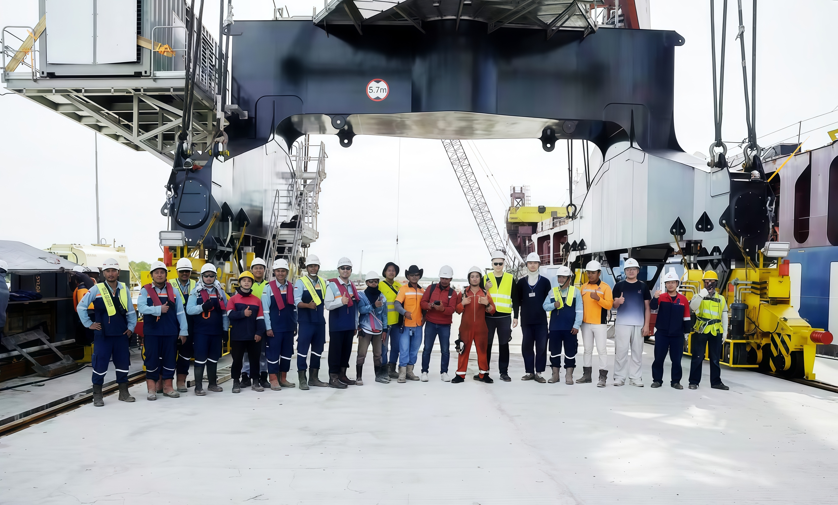 GENMA轨道式MHC在印尼完成调试交付(图1)