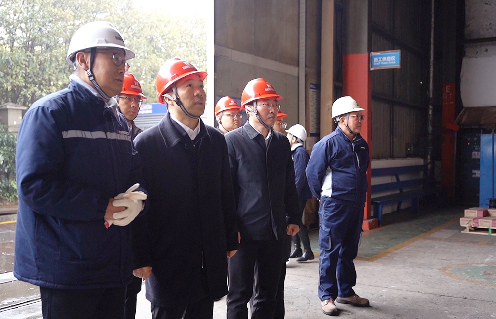 南通市崇川区区委书记胡拥军一行莅临子公司威廉希尔重机调研复工复产工作(图2)